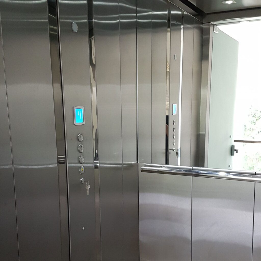 Elevador Plataforma Residencial Comercial Industrial Panorâmico Inox Preto Bege Marrom Cinza Branco Eletromecânico Hidráulico