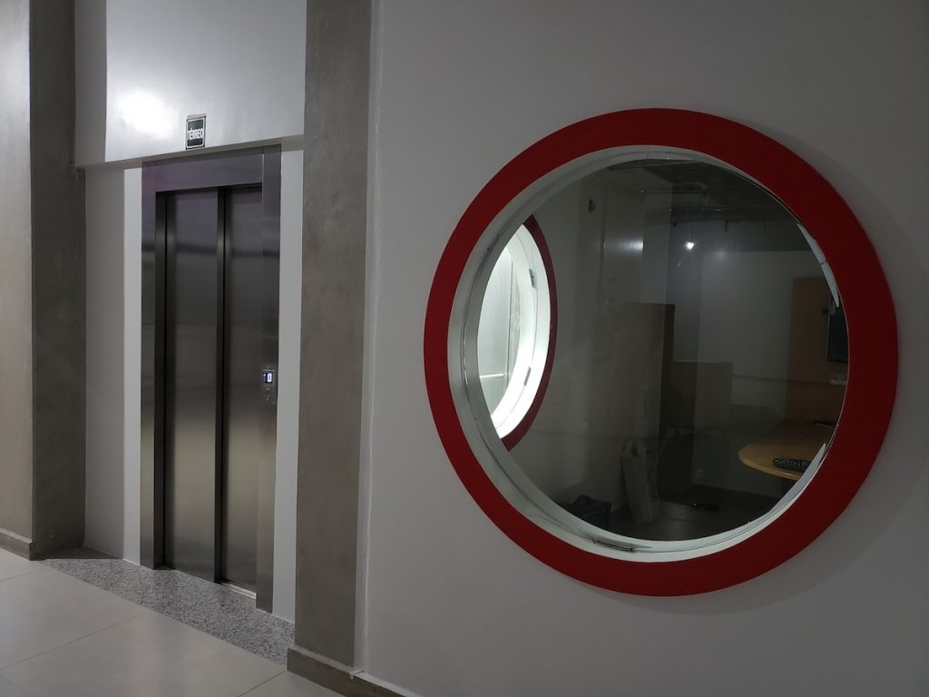 Elevador de Passageiros e Acessibilidade Panorâmico Hidráulico em Aço Inox