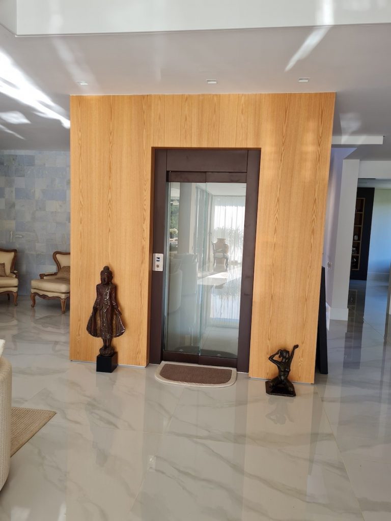 Elevador Residencial de Passageiros Panorâmico Hidráulico em Aço Carbono