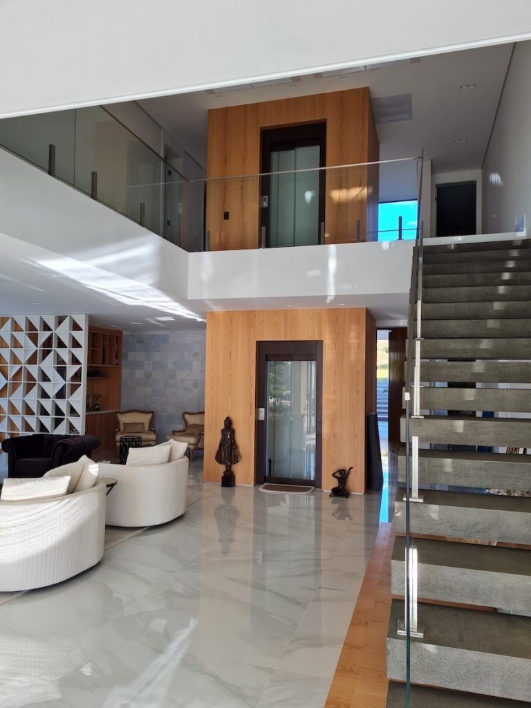 Elevador Residencial Comercial Industrial Panorâmico Inox Preto Bege Marrom Cinza Branco Eletromecânico Hidráulico