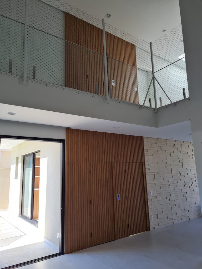 Plataforma de Acessibilidade Residencial em Aço Carbono Bege