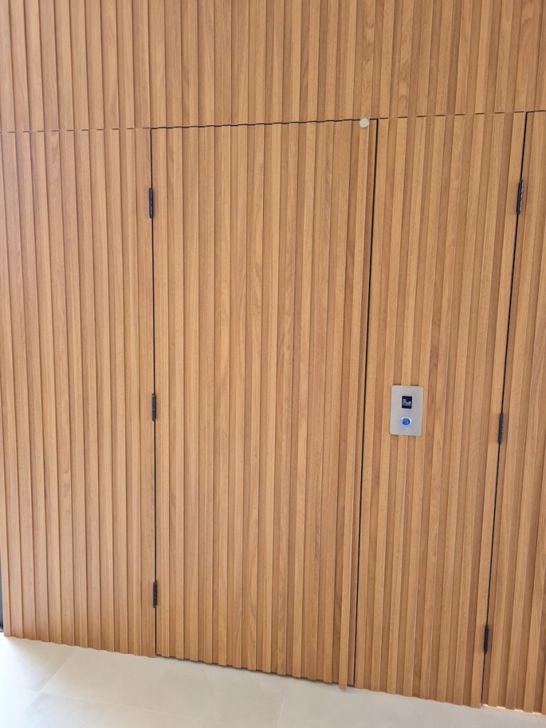Plataforma de Acessibilidade Residencial em Aço Carbono Bege