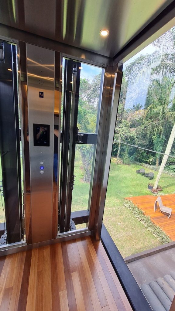 Plataforma de Acessibilidade Panorâmica em Aço Inox Residencial Luxo