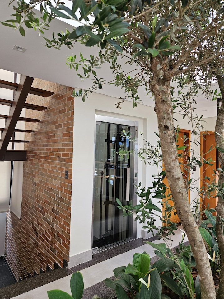 Plataforma de Acessibilidade Panorâmica Residencial em Aço Inox Luxo