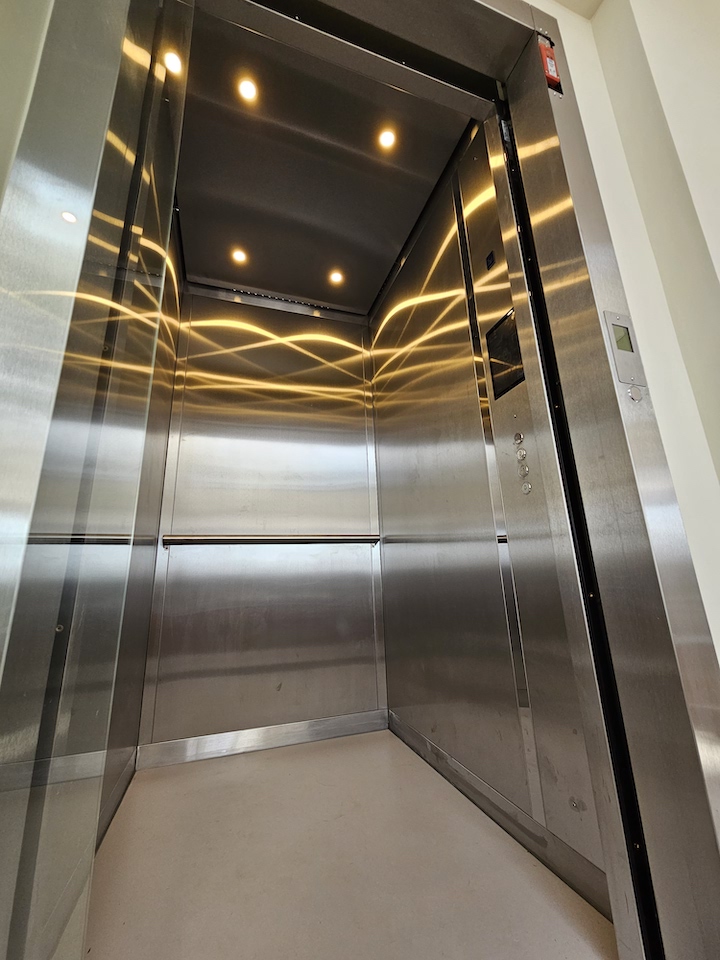 Plataforma de Acessibilidade Panorâmica Residencial em Aço Inox Luxo
