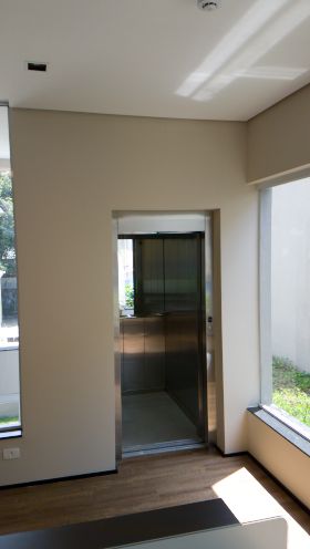 Elevador de Passageiros e Acessibilidade Hidráulico em Aço Inox