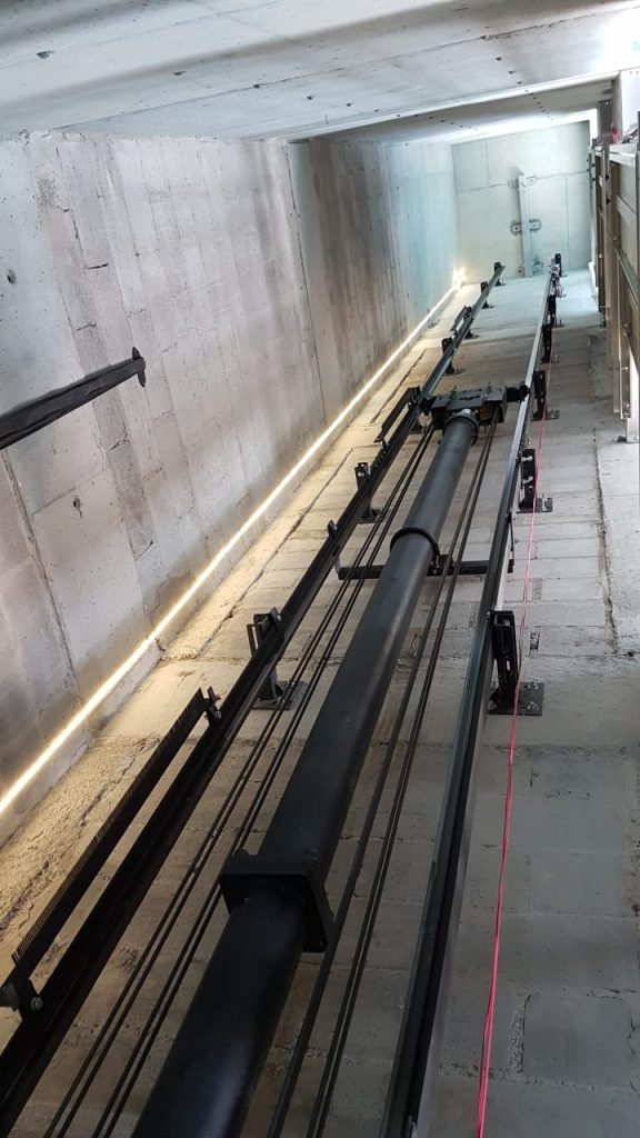 Elevador de Passageiros e Acessibilidade Hidráulico em Aço Inox