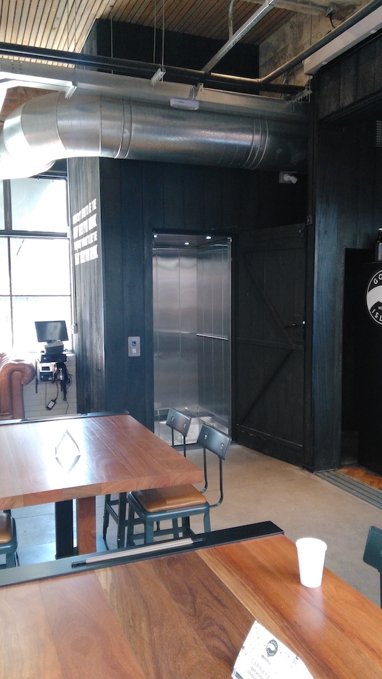 Plataforma de Acessibilidade Cabinada em Inox