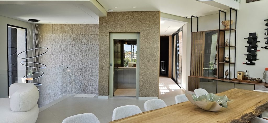 Elevador Residencial de Passageiros Hidráulico em Inox e Aço Carbono